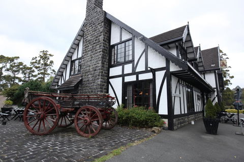 The Fox And Hounds Historic Hotel - Accommodation ACT 26