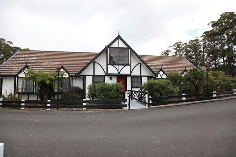 The Fox And Hounds Historic Hotel - Accommodation ACT 22