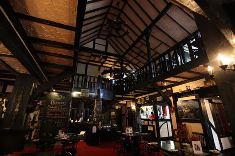 The Fox And Hounds Historic Hotel - Accommodation ACT 36