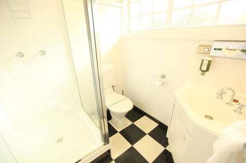 The Fox And Hounds Historic Hotel - Accommodation ACT 17