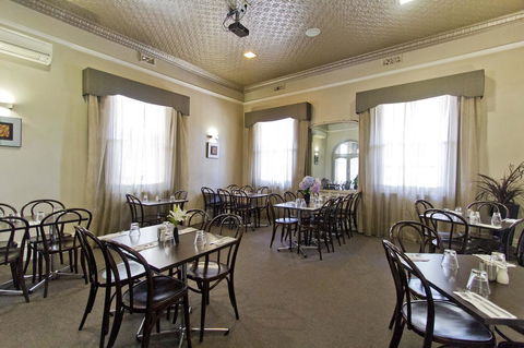 Deloraine Hotel - Accommodation ACT 30