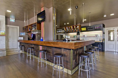 Deloraine Hotel - Accommodation ACT 15