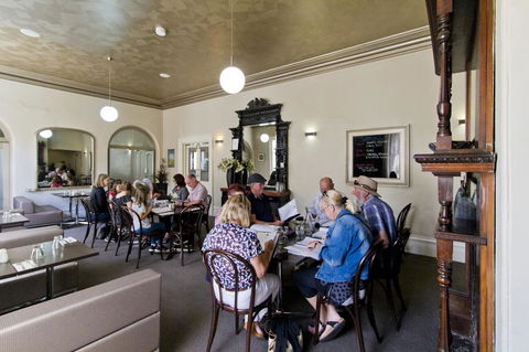 Deloraine Hotel - Accommodation ACT 10