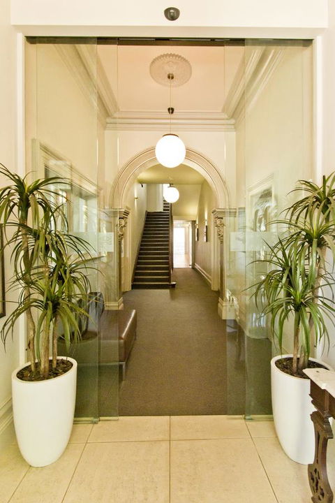 Deloraine Hotel - Accommodation ACT 18