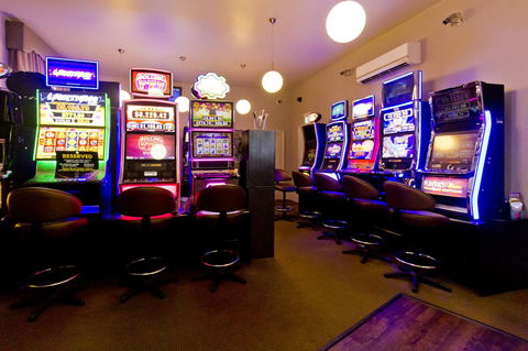 Deloraine Hotel - Accommodation ACT 17