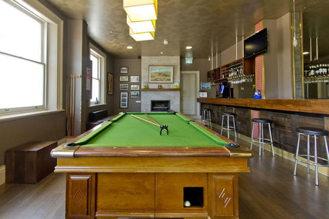 Deloraine Hotel - Accommodation ACT 16