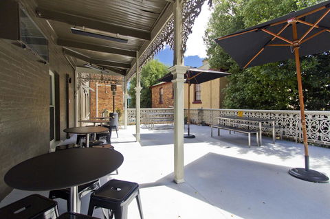 Deloraine Hotel - Accommodation ACT 28