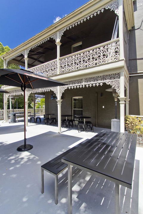 Deloraine Hotel - Accommodation ACT 27