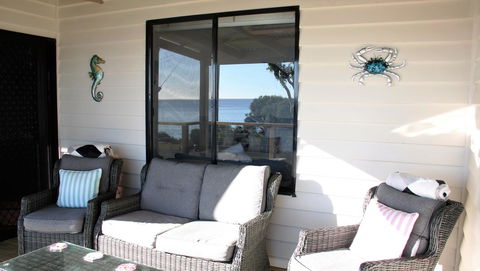 KINGFISHER COTTAGE Beachfront At The Binalong Bay - Accommodation ACT 7