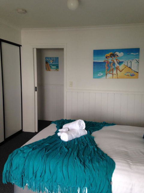 KINGFISHER COTTAGE Beachfront At The Binalong Bay - Accommodation ACT 25