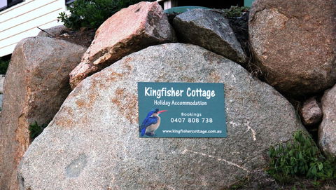 KINGFISHER COTTAGE Beachfront At The Binalong Bay - Accommodation ACT 15