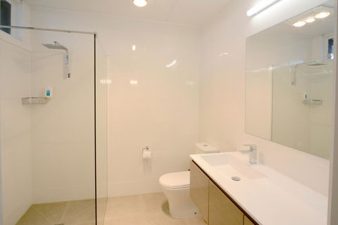 Bridge Hotel - Accommodation ACT 8