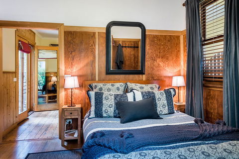 Avalon House - Accommodation ACT 44