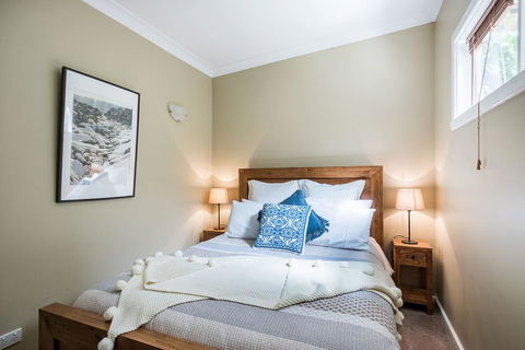 Avalon House - Accommodation ACT 11