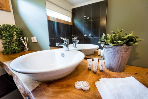 Avalon House - Accommodation ACT 10