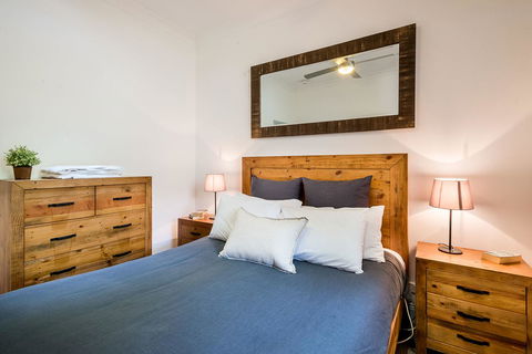 Avalon House - Accommodation ACT 5