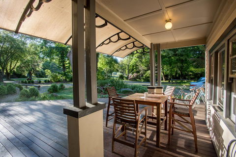 Avalon House - Accommodation ACT 14