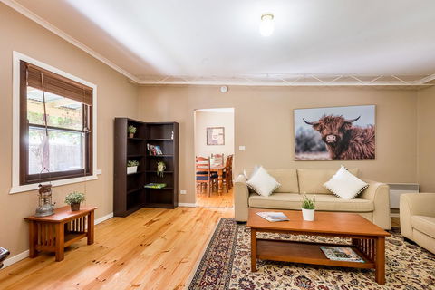 Avalon House - Accommodation ACT 27