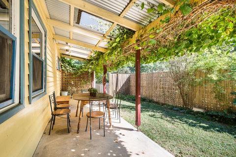 Avalon House - Accommodation ACT 39