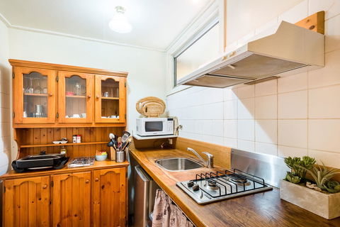 Avalon House - Accommodation ACT 43