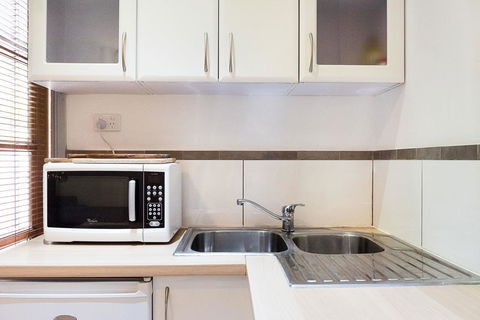 Avalon House - Accommodation ACT 12