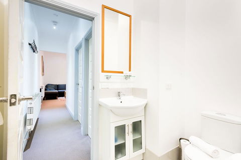 Avalon House - Accommodation ACT 33