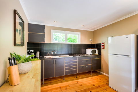 Avalon House - Accommodation ACT 28