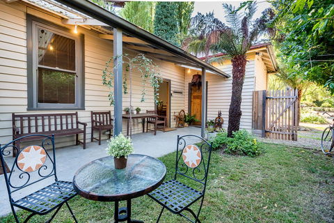 Avalon House - Accommodation ACT 1