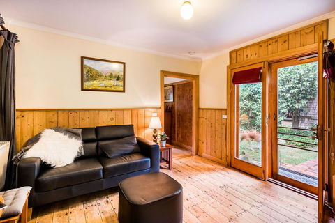 Avalon House - Accommodation ACT 8