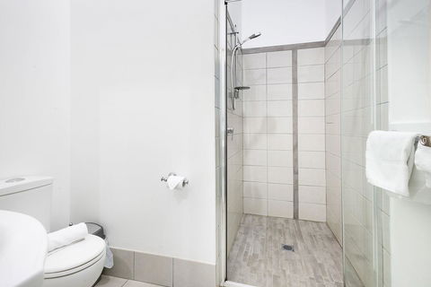 Avalon House - Accommodation ACT 36