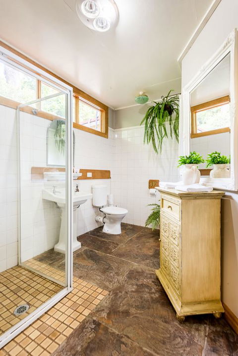 Avalon House - Accommodation ACT 21