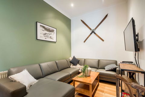 Avalon House - Accommodation ACT 4