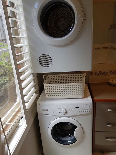 Oxford Rise Apartment - Accommodation ACT 13