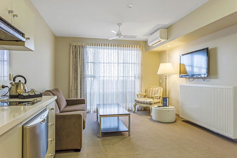Deep Blue Hotel & Hot Springs - Accommodation ACT 42