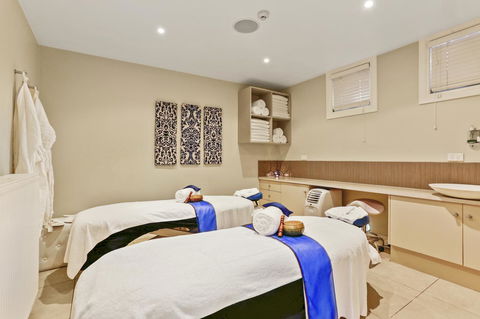 Deep Blue Hotel & Hot Springs - Accommodation ACT 19