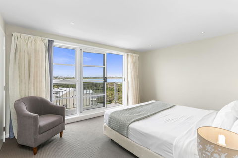 Deep Blue Hotel & Hot Springs - Accommodation ACT 26