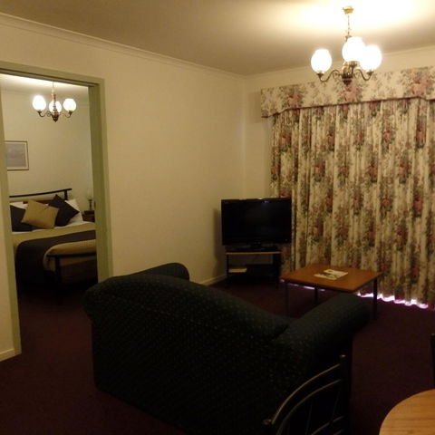 Bright Chalet - Accommodation ACT 10