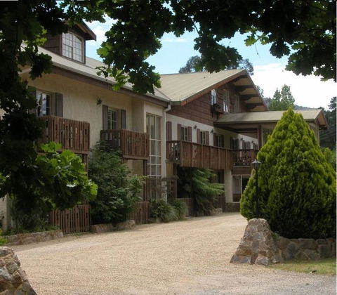 Bright Chalet - Accommodation ACT 1