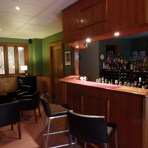 Bright Chalet - Accommodation ACT 6