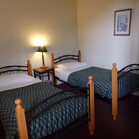 Bright Chalet - Accommodation ACT 7