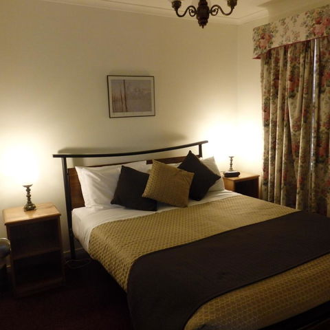 Bright Chalet - Accommodation ACT 12