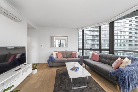 Best Views On Collins - Accommodation ACT 26