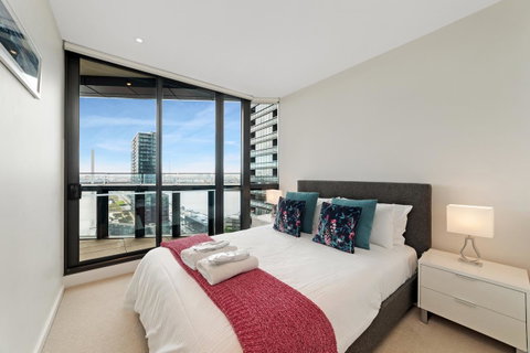 Best Views On Collins - Accommodation ACT 12