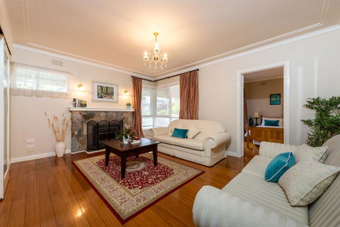 Lovely 5BR Full House In Glen Waverley, Walk To Train, Bus & Shops - Accommodation ACT 14