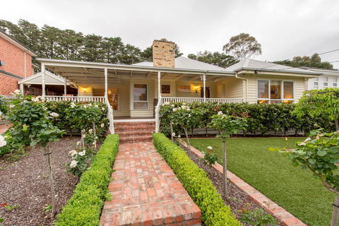 Lovely 5BR Full House In Glen Waverley, Walk To Train, Bus & Shops - Accommodation ACT 16