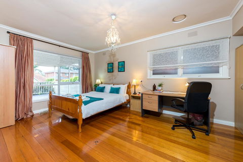 Lovely 5BR Full House In Glen Waverley, Walk To Train, Bus & Shops - Accommodation ACT 10