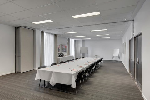 Travelodge Hotel Melbourne Docklands - Accommodation ACT 17