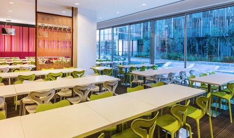 Travelodge Hotel Melbourne Docklands - Accommodation ACT 16