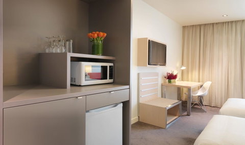 Travelodge Hotel Melbourne Docklands - Accommodation ACT 13