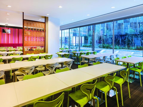 Travelodge Hotel Melbourne Docklands - Accommodation ACT 21